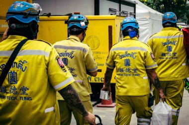 Bangkok, Tayland, 2 Nisan 2025. Bangkok depremi sonrası yıkılan yüksek binaların inşaatında kurtarma ekipleri çalışıyor. Birçok kurban hala enkaz altında..