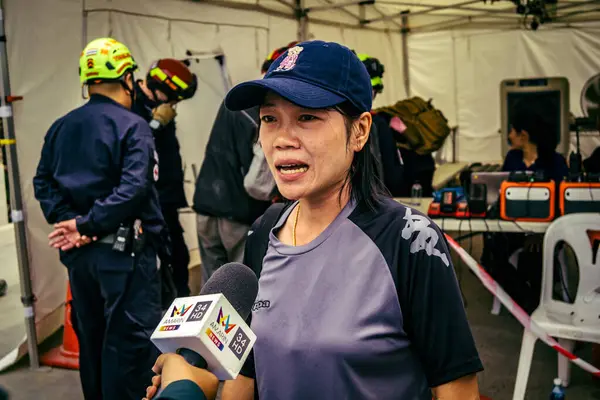 Bangkok, Tayland, 2 Nisan 2025. Bangkok depremi sonrası yıkılan yüksek binaların inşaatında kurtarma ekipleri çalışıyor. Birçok kurban hala enkaz altında..
