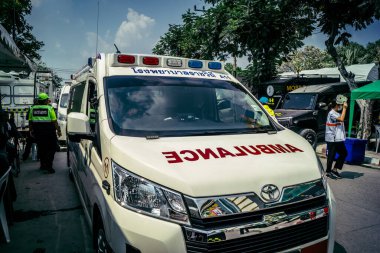 Bangkok, Tayland, 2 Nisan 2025 'te Bangkok' ta meydana gelen depremden sonra yıkılan bir binanın inşaatı devam ediyor. Birçok kurban hala enkaz altında..