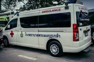 Bangkok, Tayland, 2 Nisan 2025 'te Bangkok' ta meydana gelen depremden sonra yıkılan bir binanın inşaatı devam ediyor. Birçok kurban hala enkaz altında..