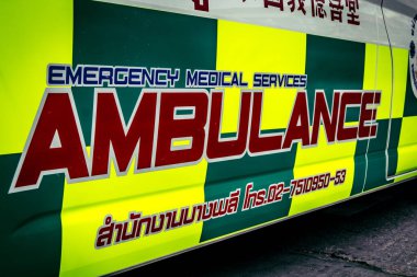 Bangkok, Tayland, 2 Nisan 2025 'te Bangkok' ta meydana gelen depremden sonra yıkılan bir binanın inşaatı devam ediyor. Birçok kurban hala enkaz altında..