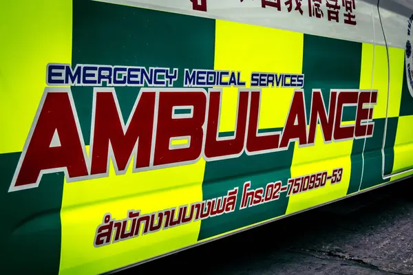 Bangkok, Tayland, 2 Nisan 2025 'te Bangkok' ta meydana gelen depremden sonra yıkılan bir binanın inşaatı devam ediyor. Birçok kurban hala enkaz altında..