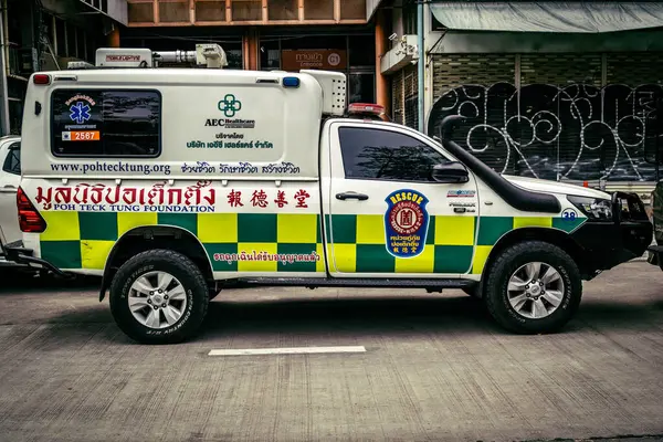 Bangkok, Tayland, 2 Nisan 2025 'te Bangkok' ta meydana gelen depremden sonra yıkılan bir binanın inşaatı devam ediyor. Birçok kurban hala enkaz altında..