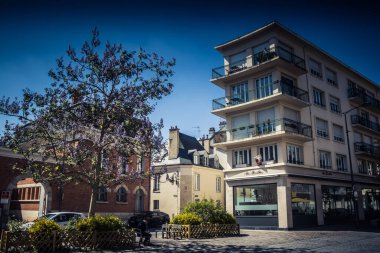 Reims, Fransa - 4 Nisan 2025. Reims şehri, Fransa 'nın Şampanya Bölgesi' nin ikonik şehri ve başkenti. Yeniden yapılanmasından bir yüzyıl sonra, Şampanya şehri Art Deco tarzıyla övünüyor..