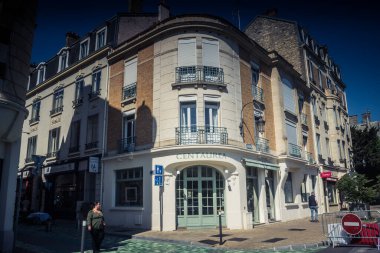 Reims, Fransa - 4 Nisan 2025. Reims şehri, Fransa 'nın Şampanya Bölgesi' nin ikonik şehri ve başkenti. Yeniden yapılanmasından bir yüzyıl sonra, Şampanya şehri Art Deco tarzıyla övünüyor..