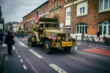 Reims, Fransa, 7 Mayıs 2025 Eski Askeri Araçlar Geçidi Reims caddelerinde gerçekleşir. Reims 'deki Özgürlük' ün 80. yıldönümüne katılıyorlar..