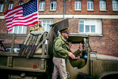 Reims, Fransa, 7 Mayıs 2025 Eski Askeri Araçlar Geçidi Reims caddelerinde gerçekleşir. Reims 'deki Özgürlük' ün 80. yıldönümüne katılıyorlar..