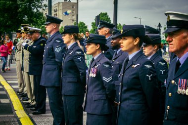 Reims, Fransa, 7 Mayıs 2025 Yabancı silahlı kuvvetler, Reims şehir merkezindeki savaş anıtının 80. yıldönümü anma törenine katılıyor..