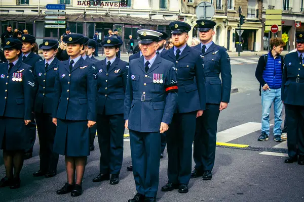Reims, Fransa, 7 Mayıs 2025 Yabancı silahlı kuvvetler, Reims şehir merkezindeki savaş anıtının 80. yıldönümü anma törenine katılıyor..