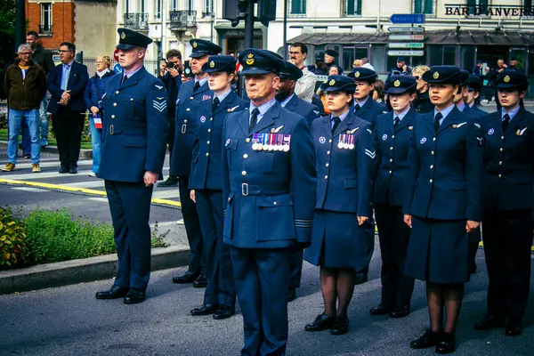 Reims, Fransa, 7 Mayıs 2025 Yabancı silahlı kuvvetler, Reims şehir merkezindeki savaş anıtının 80. yıldönümü anma törenine katılıyor..
