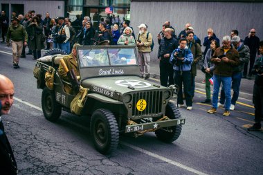 Reims, Fransa, 7 Mayıs 2025 Eski Askeri Araçlar Geçidi Reims caddelerinde gerçekleşir. Reims 'deki Özgürlük' ün 80. yıldönümüne katılıyorlar..