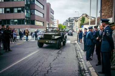 Reims, Fransa, 7 Mayıs 2025 Eski Askeri Araçlar Geçidi Reims caddelerinde gerçekleşir. Reims 'deki Özgürlük' ün 80. yıldönümüne katılıyorlar..