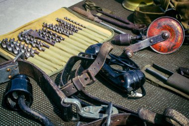 Reims, Fransa, 7 Mayıs 2025 2. Dünya Savaşı askeri kampı yeniden kuruldu. Özgürlük 'ün 80. yıldönümü anısına düzenlenen tören, askeri eşyalar ve araçlardan oluşuyor..