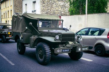 Reims, Fransa, 7 Mayıs 2025 Eski Askeri Araçlar Geçidi Reims caddelerinde gerçekleşir. Reims 'deki Özgürlük' ün 80. yıldönümüne katılıyorlar..