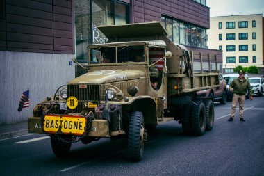 Reims, Fransa, 7 Mayıs 2025 Eski Askeri Araçlar Geçidi Reims caddelerinde gerçekleşir. Reims 'deki Özgürlük' ün 80. yıldönümüne katılıyorlar..