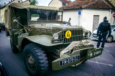 Reims, Fransa, 7 Mayıs 2025 Eski Askeri Araçlar Geçidi Reims caddelerinde gerçekleşir. Reims 'deki Özgürlük' ün 80. yıldönümüne katılıyorlar..