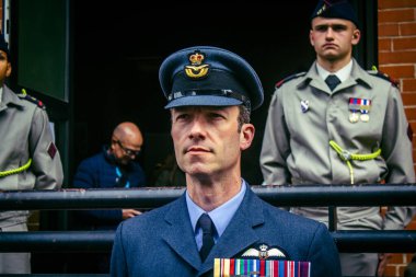 Reims, Fransa, 7 Mayıs 2025 II. Dünya Savaşı askeri üniformalarındaki hevesliler, Reims şehir merkezinde gerçekleşen özgürlüğün 80. yıldönümü kutlamalarına katıldılar..