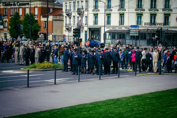 Reims, Fransa, 7 Mayıs 2025 Yabancı silahlı kuvvetler, Reims şehir merkezindeki savaş anıtının 80. yıldönümü anma törenine katılıyor..