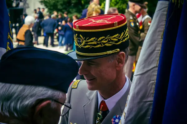 Reims, Fransa, 7 Mayıs 2025 Fransız Silahlı Kuvvetleri Komutanı, Reims şehir merkezindeki savaş anıtının 80. yıldönümü anma törenine katılıyor..
