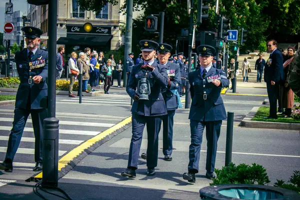 Reims, Fransa, 7 Mayıs 2025 Yabancı silahlı kuvvetler, Reims şehir merkezindeki savaş anıtının 80. yıldönümü anma törenine katılıyor..