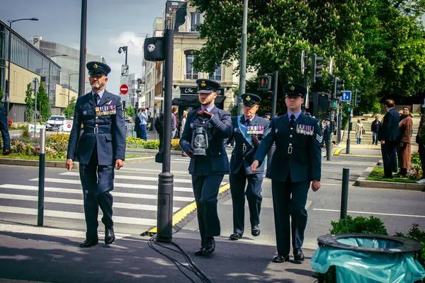 Reims, Fransa, 7 Mayıs 2025 Yabancı silahlı kuvvetler, Reims şehir merkezindeki savaş anıtının 80. yıldönümü anma törenine katılıyor..