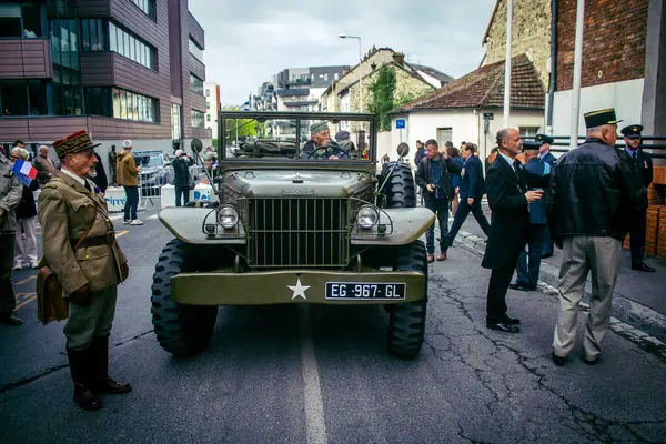 Reims, Fransa, 7 Mayıs 2025 Eski Askeri Araçlar Geçidi Reims caddelerinde gerçekleşir. Reims 'deki Özgürlük' ün 80. yıldönümüne katılıyorlar..