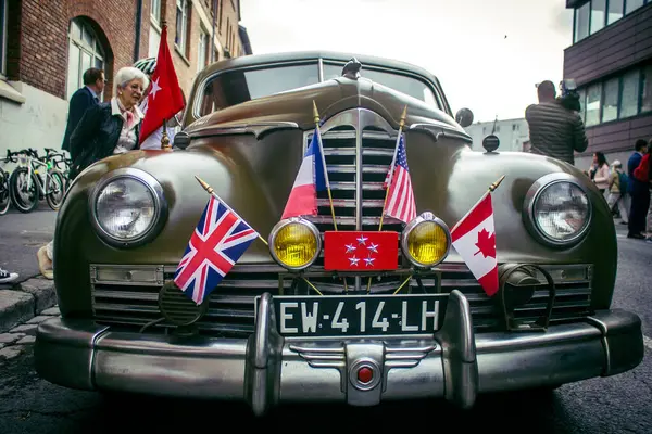 Reims, Fransa, 7 Mayıs 2025 Eski Askeri Araçlar Geçidi Reims caddelerinde gerçekleşir. Reims 'deki Özgürlük' ün 80. yıldönümüne katılıyorlar..