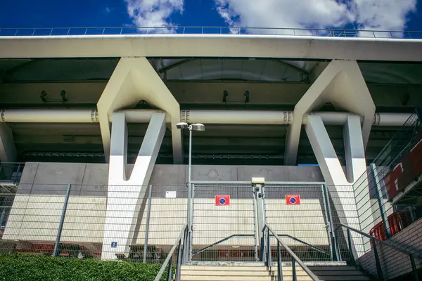 Reims, Fransa, 15 Mayıs 2025 'te Stade Auguste Delaune, Reims' de 1935 'te inşa edilen çok amaçlı bir stadyumdur. Daha çok futbol maçlarında ve Stade Reims 'in ev sahibi maçlarında kullanılır..