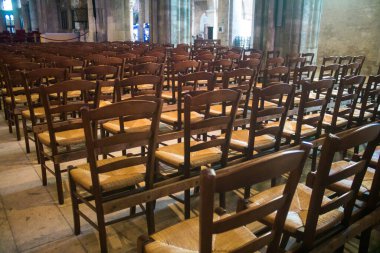 Reims, Fransa, 15 Mayıs 2025 Saint-Remi Bazilikası, Reims 'de bir ortaçağ manastırı kilisesidir. 11. yüzyılda kurulmuş ve Kuzey Fransa 'nın en büyük Romanesk kilisesidir..