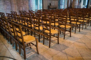 Reims, Fransa, 15 Mayıs 2025 Saint-Remi Bazilikası, Reims 'de bir ortaçağ manastırı kilisesidir. 11. yüzyılda kurulmuş ve Kuzey Fransa 'nın en büyük Romanesk kilisesidir..