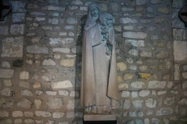 Reims, Fransa, 15 Mayıs 2025 Saint-Remi Bazilikası, Reims 'de bir ortaçağ manastırı kilisesidir. 11. yüzyılda kurulmuş ve Kuzey Fransa 'nın en büyük Romanesk kilisesidir..