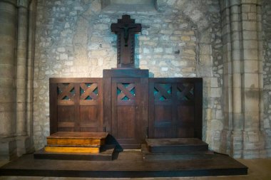 Reims, Fransa, 15 Mayıs 2025 Saint-Remi Bazilikası, Reims 'de bir ortaçağ manastırı kilisesidir. 11. yüzyılda kurulmuş ve Kuzey Fransa 'nın en büyük Romanesk kilisesidir..