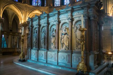 Reims, Fransa, 15 Mayıs 2025 Saint-Remi Bazilikası, Reims 'de bir ortaçağ manastırı kilisesidir. 11. yüzyılda kurulmuş ve Kuzey Fransa 'nın en büyük Romanesk kilisesidir..