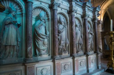 Reims, Fransa, 15 Mayıs 2025 Saint-Remi Bazilikası, Reims 'de bir ortaçağ manastırı kilisesidir. 11. yüzyılda kurulmuş ve Kuzey Fransa 'nın en büyük Romanesk kilisesidir..