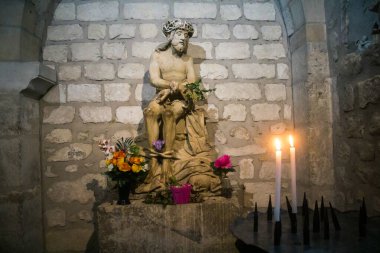 Reims, Fransa, 15 Mayıs 2025 Saint-Remi Bazilikası, Reims 'de bir ortaçağ manastırı kilisesidir. 11. yüzyılda kurulmuş ve Kuzey Fransa 'nın en büyük Romanesk kilisesidir..