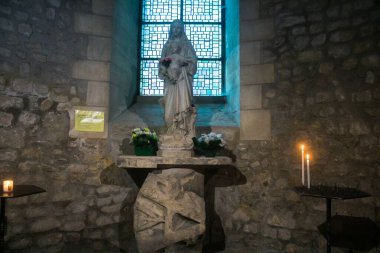 Reims, Fransa, 15 Mayıs 2025 Saint-Remi Bazilikası, Reims 'de bir ortaçağ manastırı kilisesidir. 11. yüzyılda kurulmuş ve Kuzey Fransa 'nın en büyük Romanesk kilisesidir..