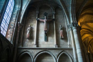 Reims, Fransa, 15 Mayıs 2025 Saint-Remi Bazilikası, Reims 'de bir ortaçağ manastırı kilisesidir. 11. yüzyılda kurulmuş ve Kuzey Fransa 'nın en büyük Romanesk kilisesidir..