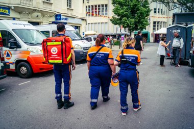 Reims, Fransa, 31 Mayıs 2025 Turistler, Jean d 'Arc önderliğindeki Charles VII' nin taç giyme törenine 17 Temmuz 1429 'da Reims Katedrali' nde katıldılar..