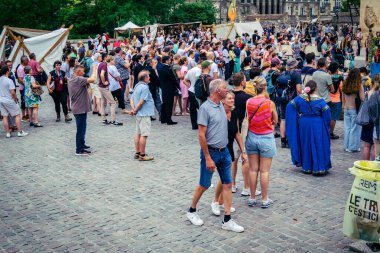 Reims, Fransa, 31 Mayıs 2025 Eğlence, Jean d 'Arc önderliğindeki Charles VII' nin taç giyme töreninde 17 Temmuz 1429 'da Reims' de gerçekleşti..