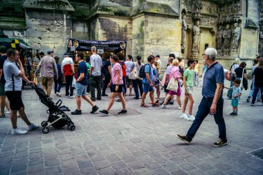 Reims, Fransa, 31 Mayıs 2025 Eğlence, Jean d 'Arc önderliğindeki Charles VII' nin taç giyme töreninde 17 Temmuz 1429 'da Reims' de gerçekleşti..