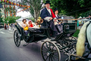 Reims, Fransa, 31 Mayıs 2025 Eğlence, Jean d 'Arc önderliğindeki Charles VII' nin taç giyme töreninde 17 Temmuz 1429 'da Reims' de gerçekleşti..