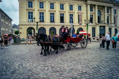 Reims, Fransa, 31 Mayıs 2025 Eğlence, Jean d 'Arc önderliğindeki Charles VII' nin taç giyme töreninde 17 Temmuz 1429 'da Reims' de gerçekleşti..