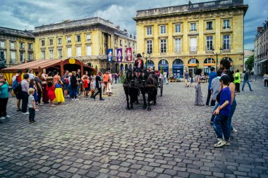 Reims, Fransa, 31 Mayıs 2025 Eğlence, Jean d 'Arc önderliğindeki Charles VII' nin taç giyme töreninde 17 Temmuz 1429 'da Reims' de gerçekleşti..
