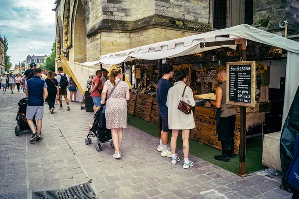 Reims, Fransa, 31 Mayıs 2025 Eğlence, Jean d 'Arc önderliğindeki Charles VII' nin taç giyme töreninde 17 Temmuz 1429 'da Reims' de gerçekleşti..