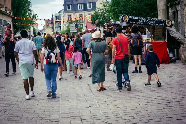 Reims, Fransa, 31 Mayıs 2025 Eğlence, Jean d 'Arc önderliğindeki Charles VII' nin taç giyme töreninde 17 Temmuz 1429 'da Reims' de gerçekleşti..