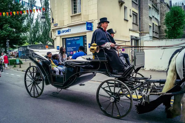 Reims, Fransa, 31 Mayıs 2025 Eğlence, Jean d 'Arc önderliğindeki Charles VII' nin taç giyme töreninde 17 Temmuz 1429 'da Reims' de gerçekleşti..