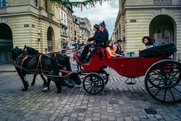 Reims, Fransa, 31 Mayıs 2025 Eğlence, Jean d 'Arc önderliğindeki Charles VII' nin taç giyme töreninde 17 Temmuz 1429 'da Reims' de gerçekleşti..