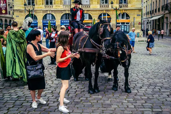 Reims, Fransa, 31 Mayıs 2025 Eğlence, Jean d 'Arc önderliğindeki Charles VII' nin taç giyme töreninde 17 Temmuz 1429 'da Reims' de gerçekleşti..