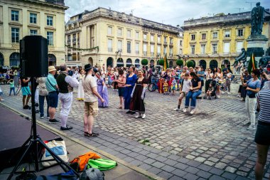 Reims, Fransa, 31 Mayıs 2025 Eğlence, Jean d 'Arc önderliğindeki Charles VII' nin taç giyme töreninde 17 Temmuz 1429 'da Reims' de gerçekleşti..