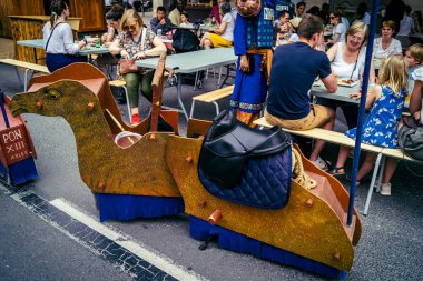 Reims, Fransa, 31 Mayıs 2025 Eğlence, Jean d 'Arc önderliğindeki Charles VII' nin taç giyme töreninde 17 Temmuz 1429 'da Reims' de gerçekleşti..